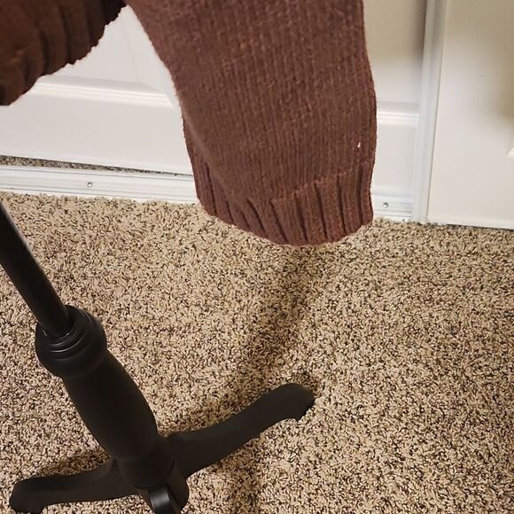 Asymmetrical turtleneck long sleeve sweater - Picture 4 of 8